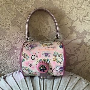 Prezzo pink round metal bag love/inspiration design , smoke free home, not used